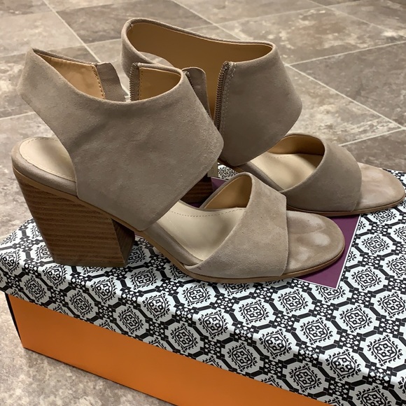 Tan block heels - Picture 3 of 4